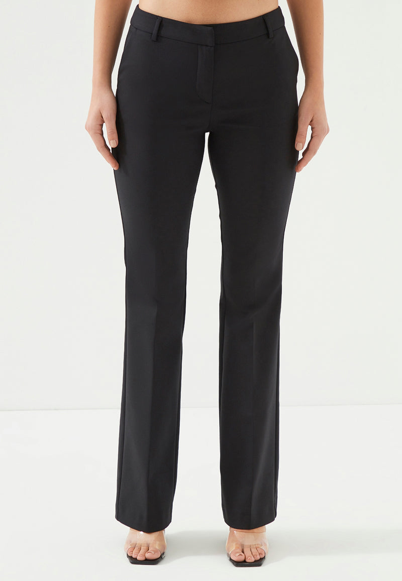 Schwarze Hose mit weitem Bein und hohem Bund und Reißverschluss vorne