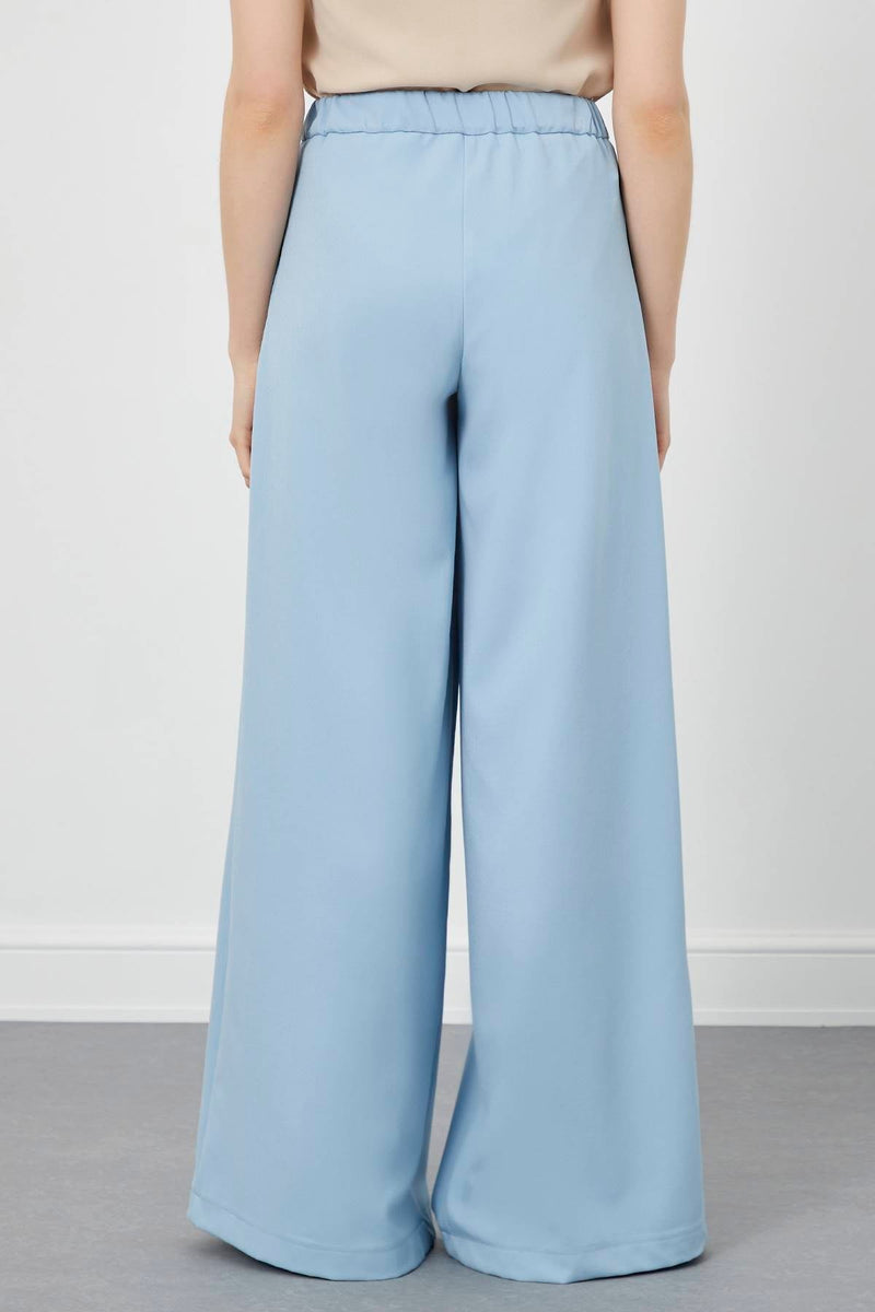 Babyblaue, plissierte Hose mit weitem Bein