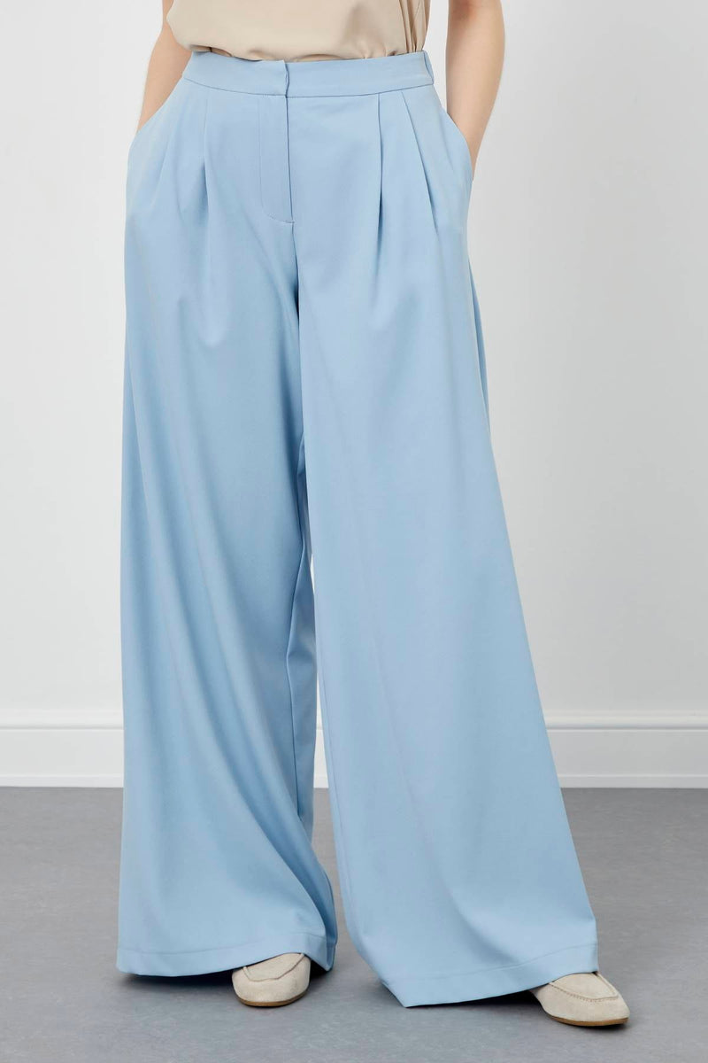 Babyblaue, plissierte Hose mit weitem Bein