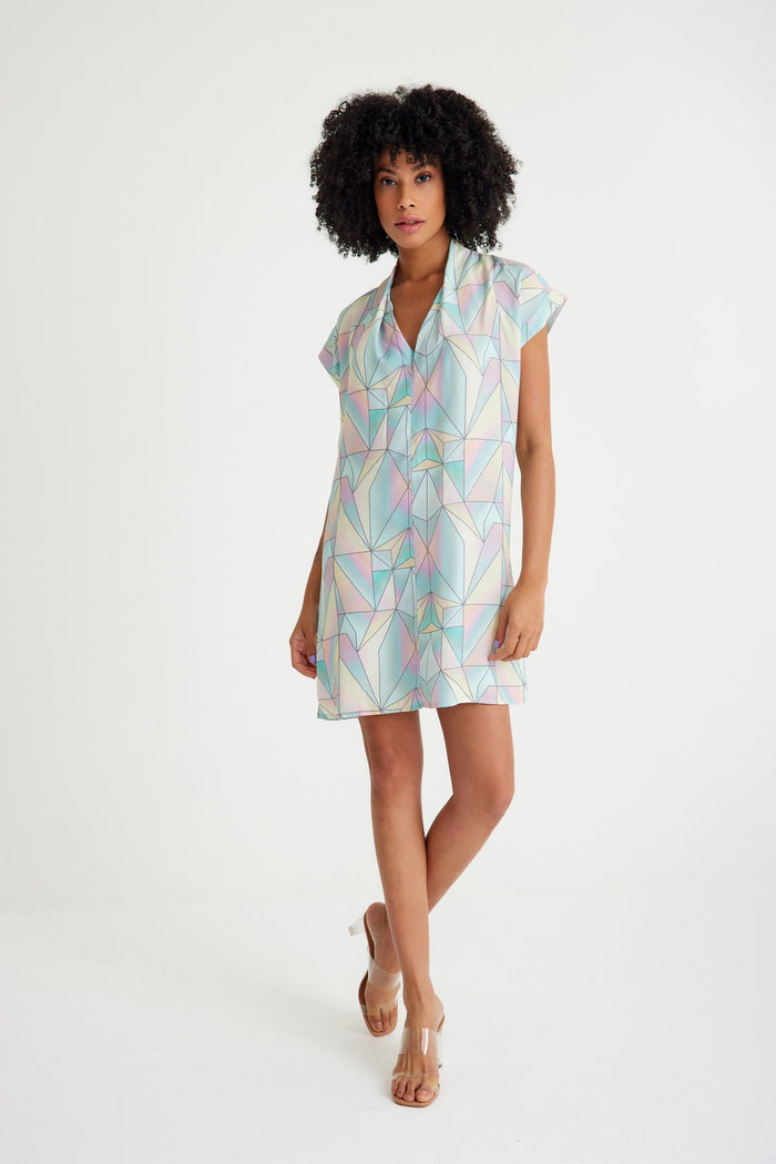 Kurzärmliges, kurzärmliges Kleid mit geometrischem Muster und lässiger Passform