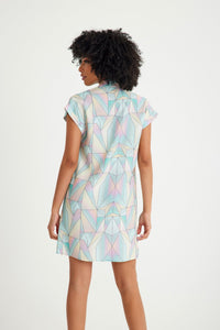 Kurzärmliges, kurzärmliges Kleid mit geometrischem Muster und lässiger Passform