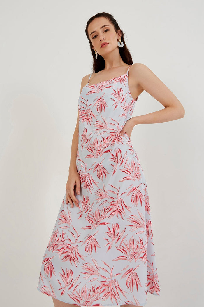 Seilträger, gemustertes Kleid mit Wasserfallausschnitt