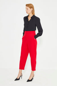 Rote Damenhose mit hoher Taille und gerader Passform