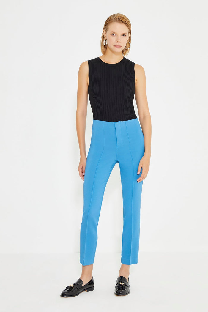 Blaue Karottenhose für Damen mit Rippdetail vorne