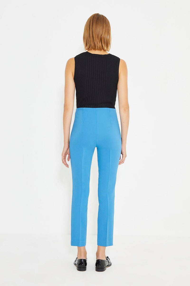 Blaue Karottenhose für Damen mit Rippdetail vorne