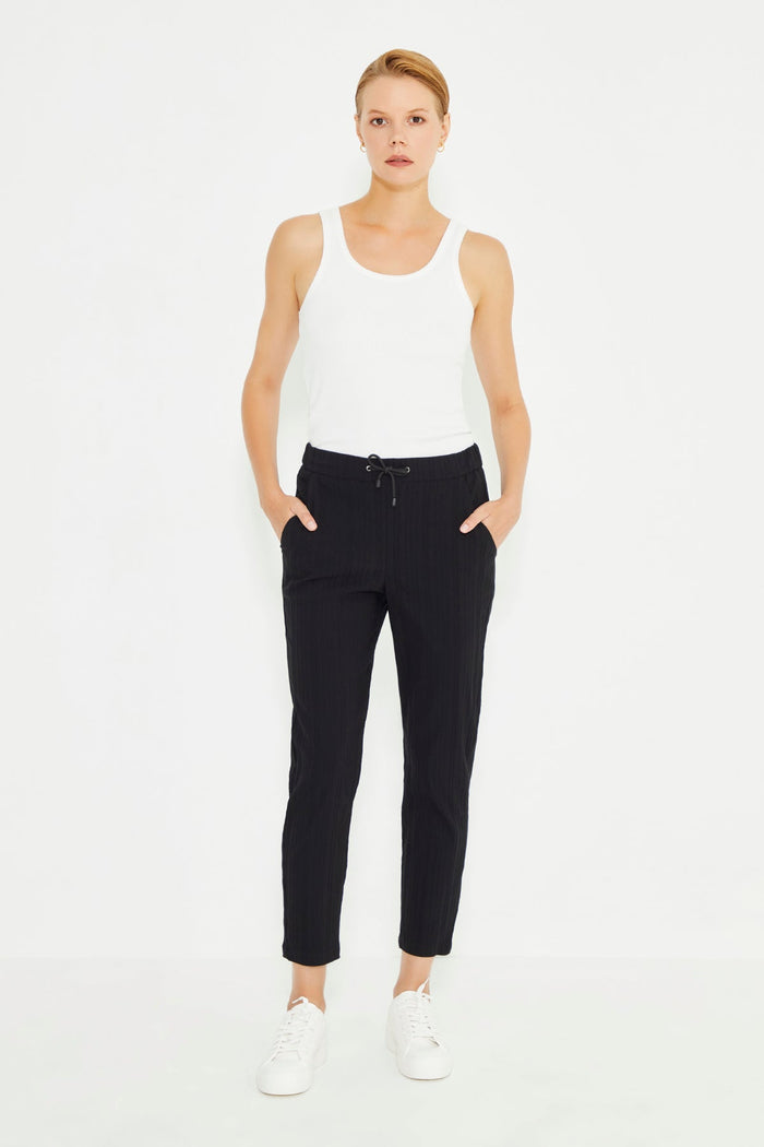 Schwarze Damenhose mit elastischem Bund