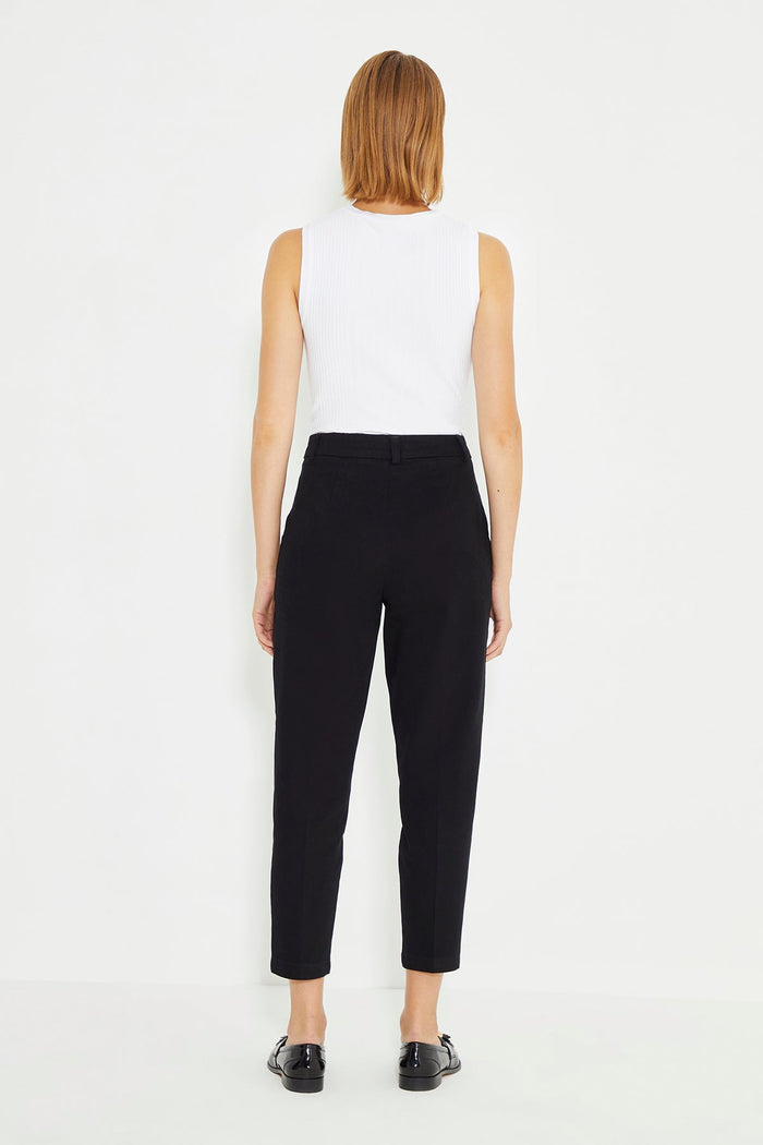 Schwarze, plissierte Damenhose mit hoher Taille