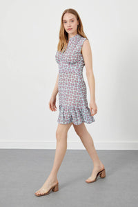 Eisblaues, ärmelloses, plissiertes Kleid mit Blumendruck und V-Ausschnitt